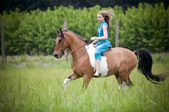 The wonderful freedom of galloping bareback (although we always recommend the rider wear a helmet!) www.horsemanmagazine.com
